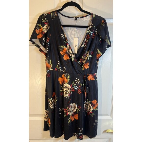 Dress - Picture 1 of 3